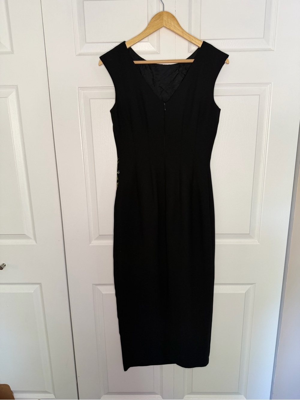 Maggie London Embroidered Floral Black Sleeveless Sheath Dress Women’s Size 4 - Picture 2 of 7
